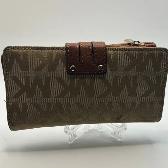 Michael Kors Logo 3 Strap Wallet - Picture 5 of 12